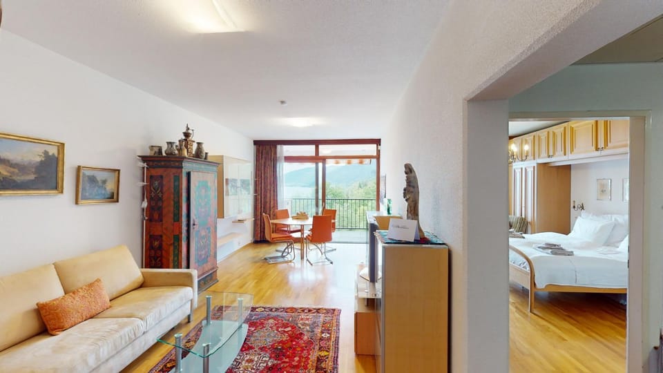 TV and multimedia, Living room, Photo of the whole room, Seating area