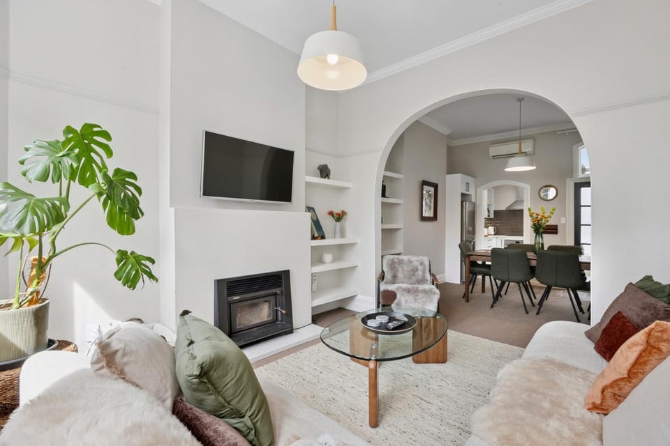 TV and multimedia, Dining area