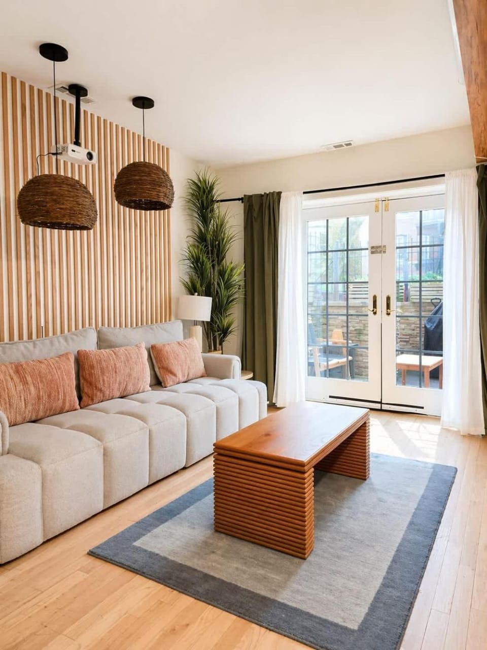 Boutique Retreat Private Patio Fire Pit Apartment in Chicago