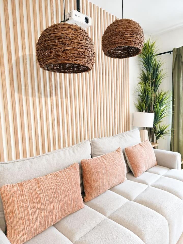 Boutique Retreat Private Patio Fire Pit Apartment in Chicago