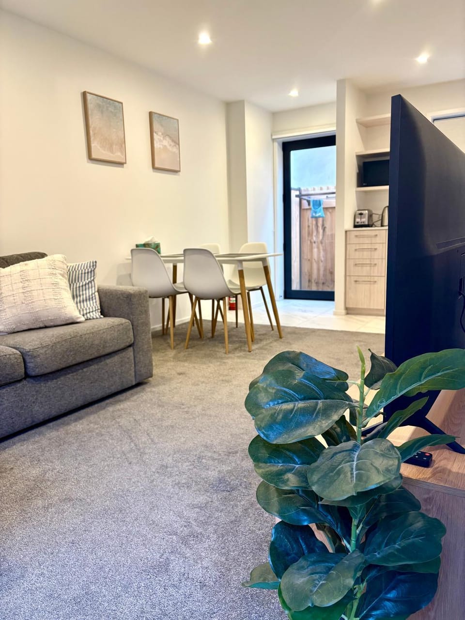 CBD Modern Townhouse 2 mins walk to ONE NZ Stadium 2 beds 2 baths Apartment in Christchurch