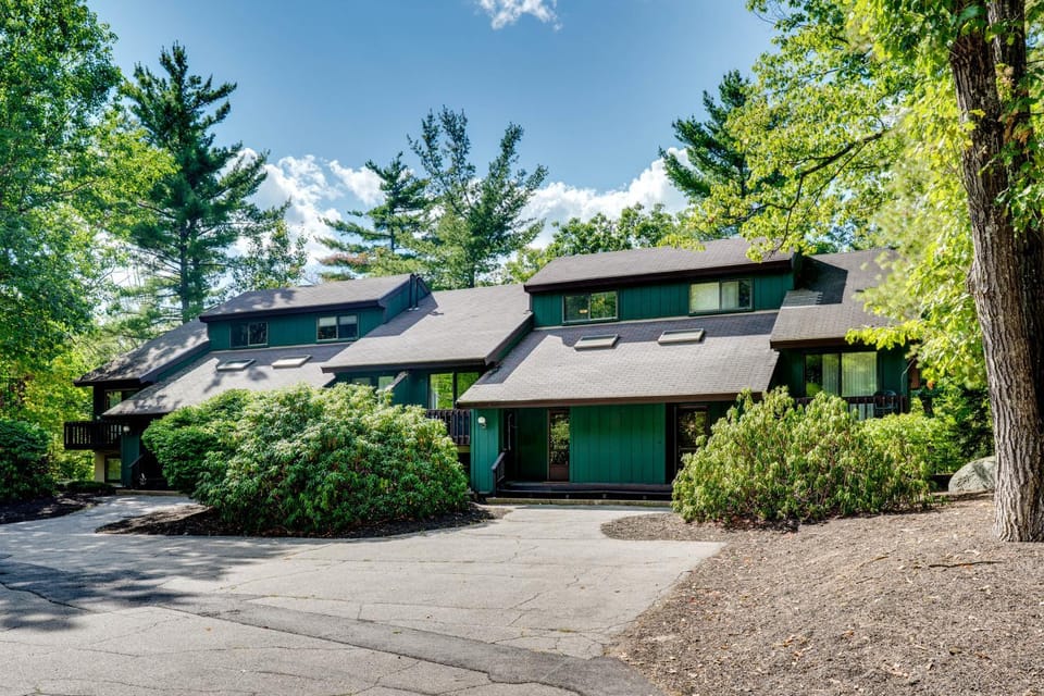 Near Skiing & Hiking! North Conway Gem w/ Balcony House in North Conway