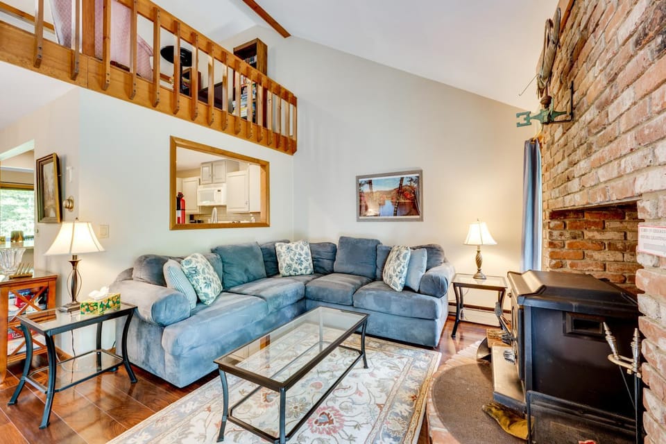 Near Skiing & Hiking! North Conway Gem w/ Balcony House in North Conway