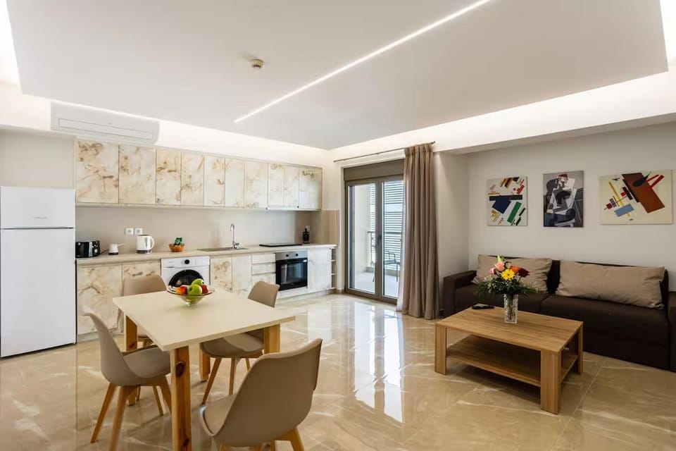 Kitchen or kitchenette, Seating area, Dining area, oven, stove