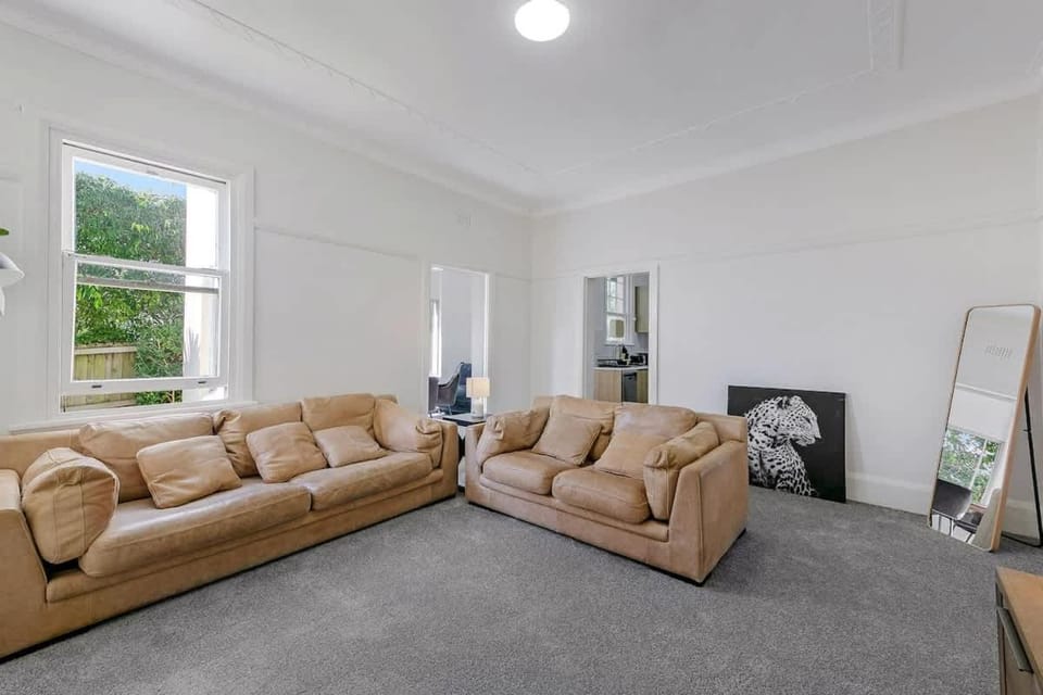 Mosman Hideaway w Waterview Spacious Apartment in Sydney