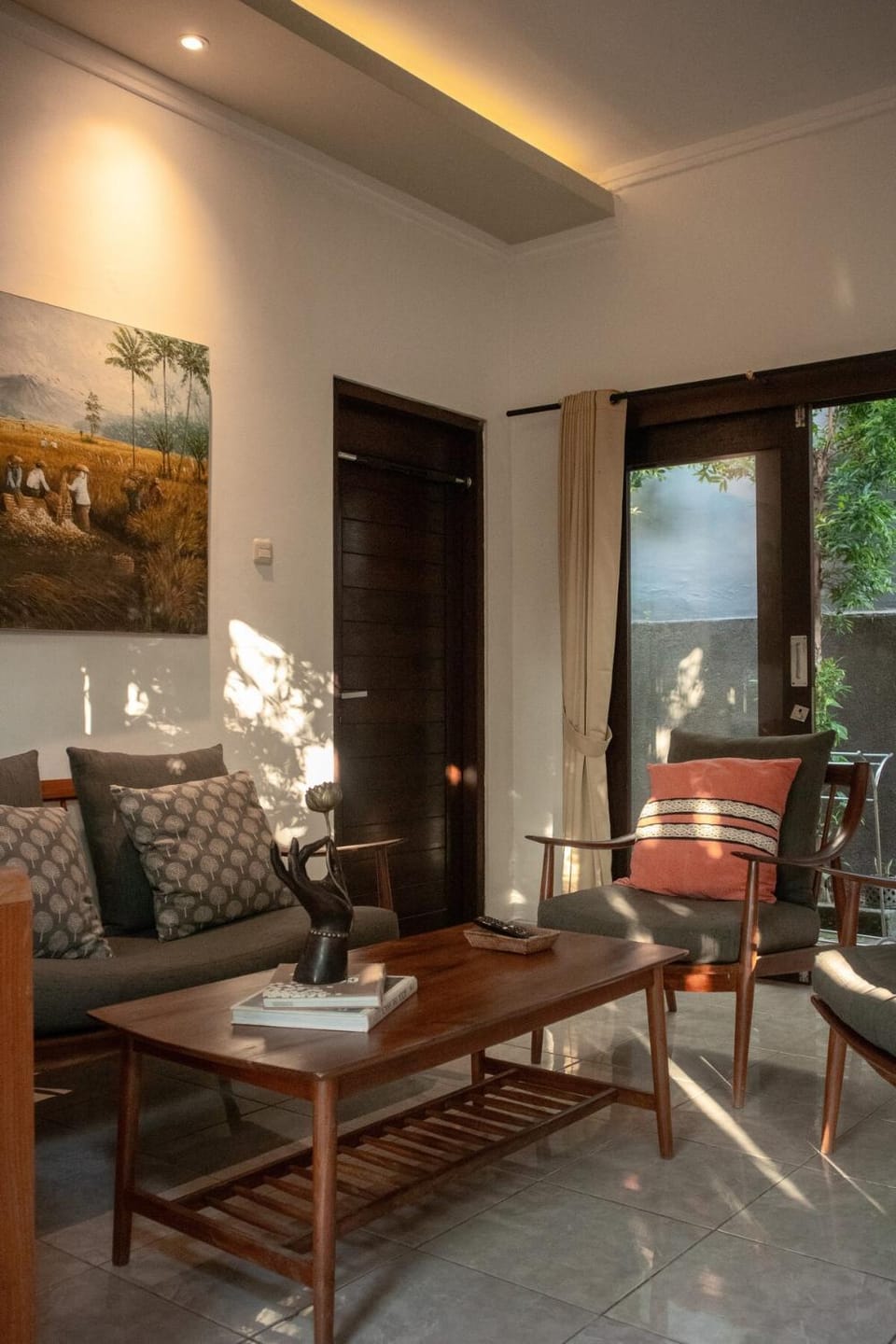 Manto's Place - Canggu 3BR with Workspace & Garden House in North Kuta