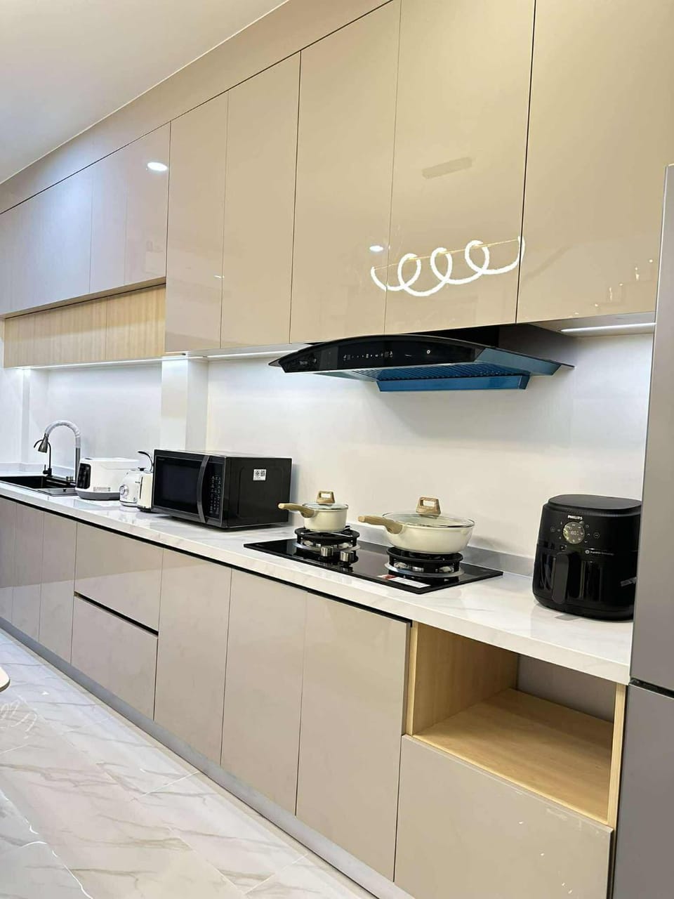 Coffee/tea facilities, Kitchen or kitchenette, stove, toaster