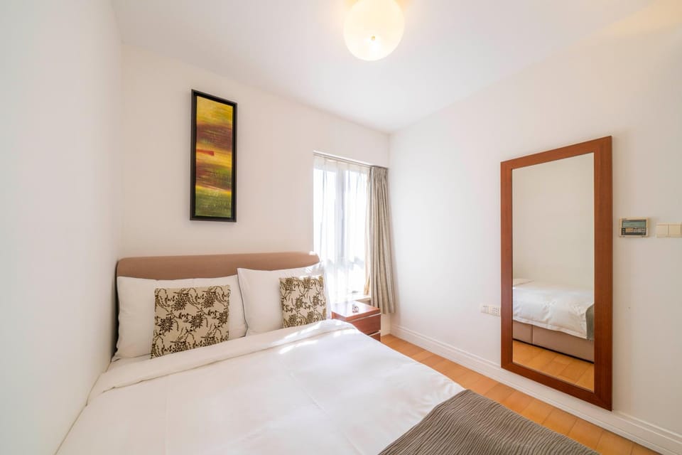 Cozy 2 Bedroom 1 Living Apartment Yongxin Century Xujiahui Apartment in Shanghai