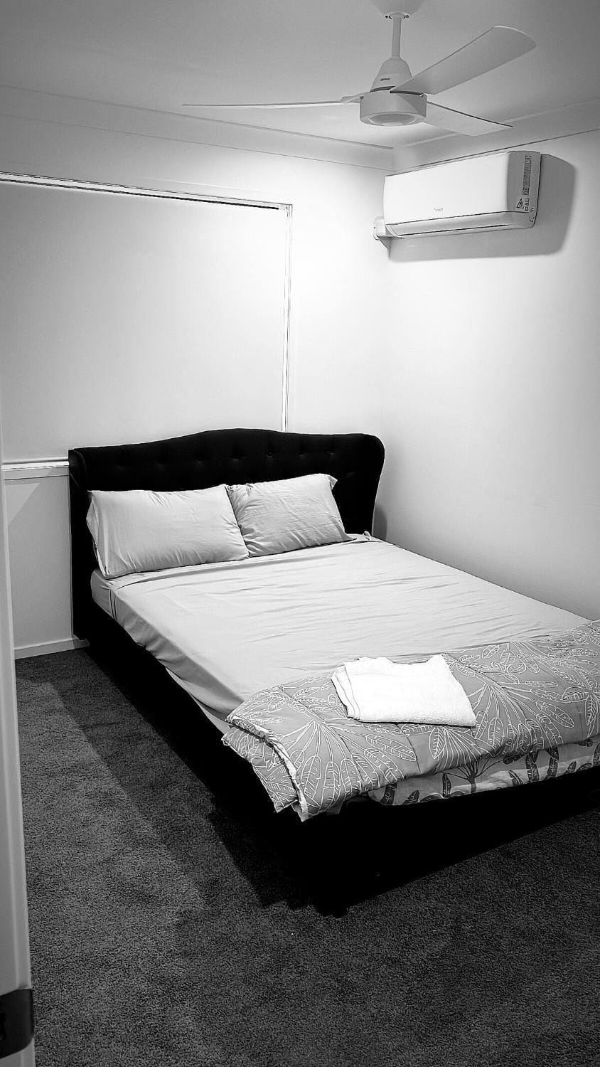 Stylish Urban Escape 4 minutes walk to the mall House in Redbank Plains