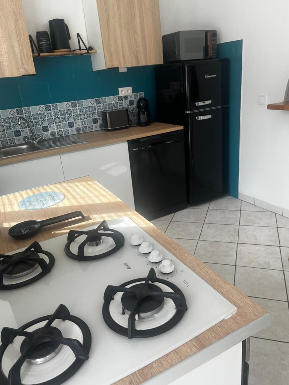 Kitchen or kitchenette