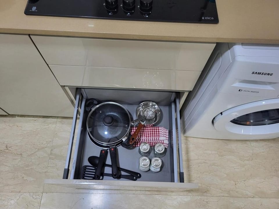 Skyline Vista, Brand New Serene Studio Apartment in Thane