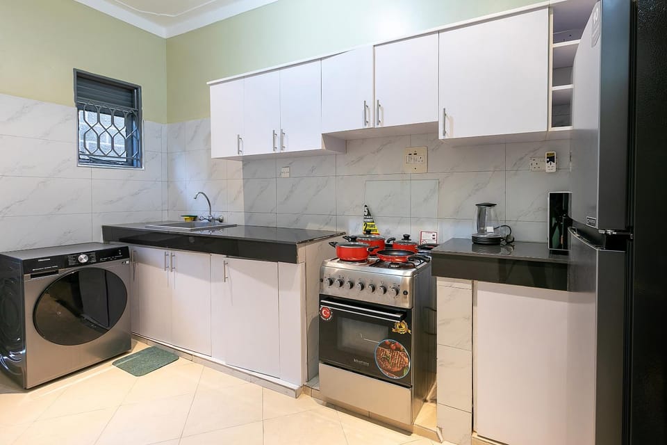 Kitchen or kitchenette, dishwasher, minibar, toaster, washing machine, dryer