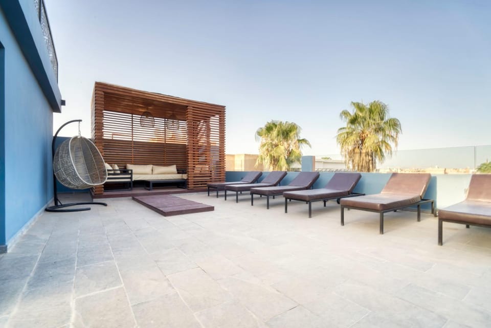 Natural landscape, View (from property/room), Balcony/Terrace, Swimming pool, sunbed