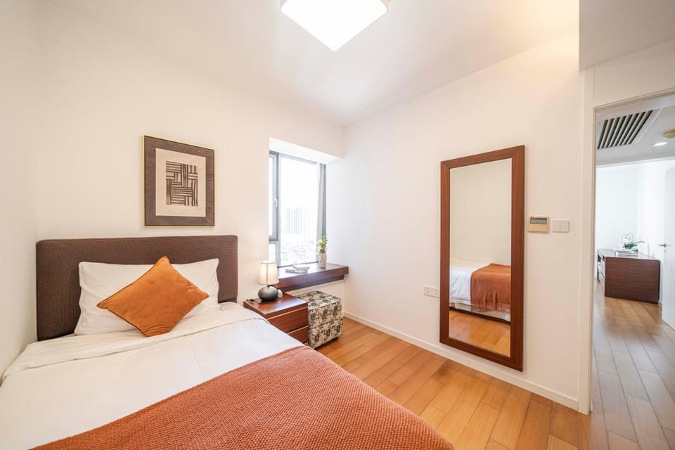 Elegant 2 Bedroom Apartment Yongxin Century Walk to Parks Apartment in Shanghai