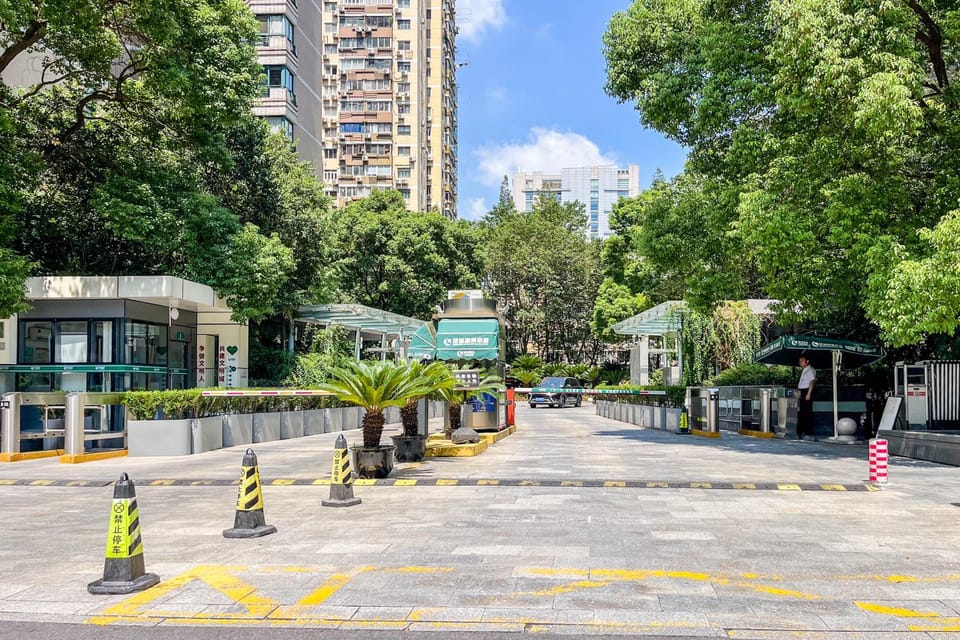 Elegant 2 Bedroom Apartment Yongxin Century Walk to Parks Apartment in Shanghai