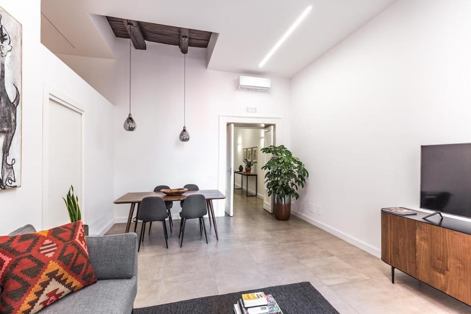 Communal lounge/ TV room, TV and multimedia, Living room, Seating area, Dining area, Evening entertainment, air conditioner