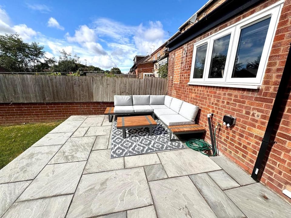Modern 2 Bed Home in Coventry with EV charger House in Coventry