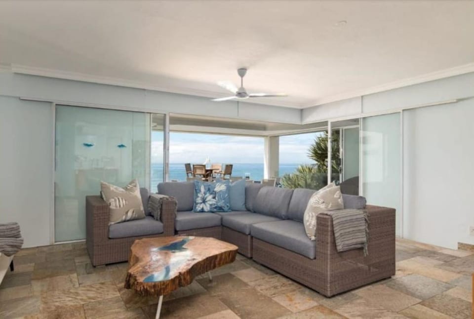 3 Bedroom Beachfront Apartment Apartment in Dolphin Coast
