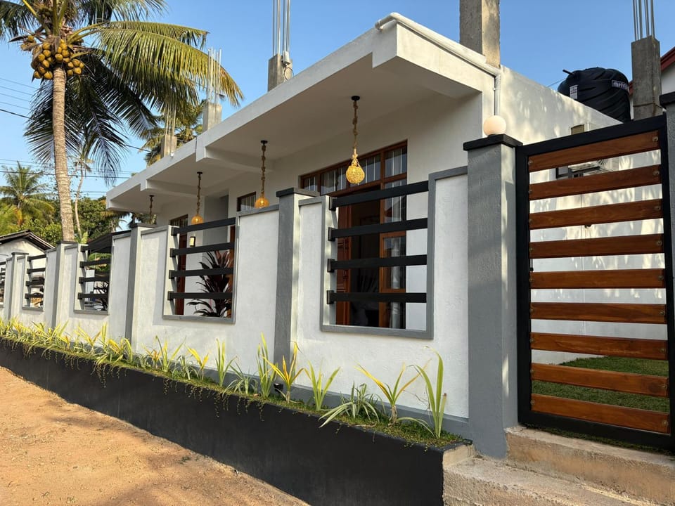 Property building, Day, Garden, Garden view