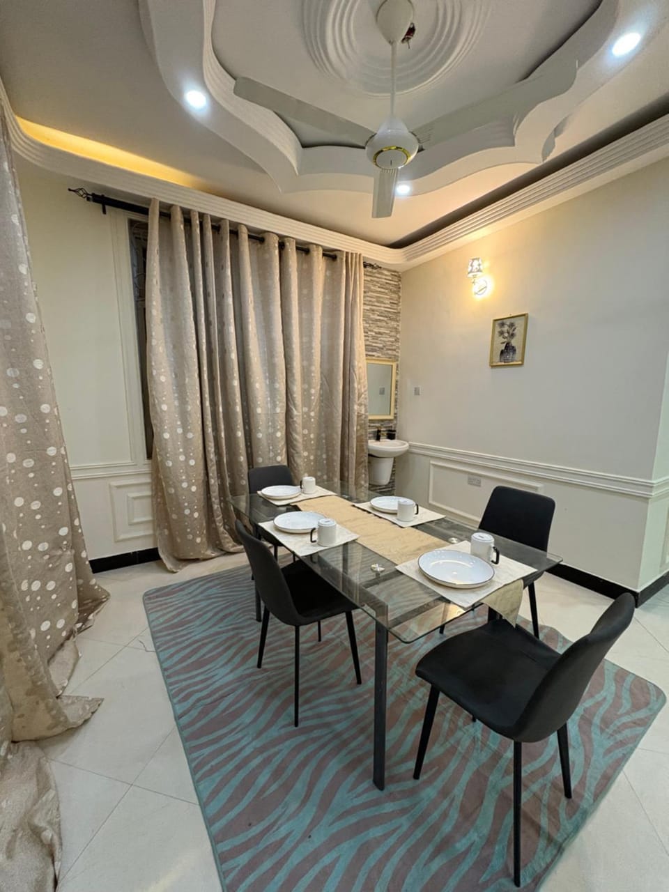 Seating area, Dining area
