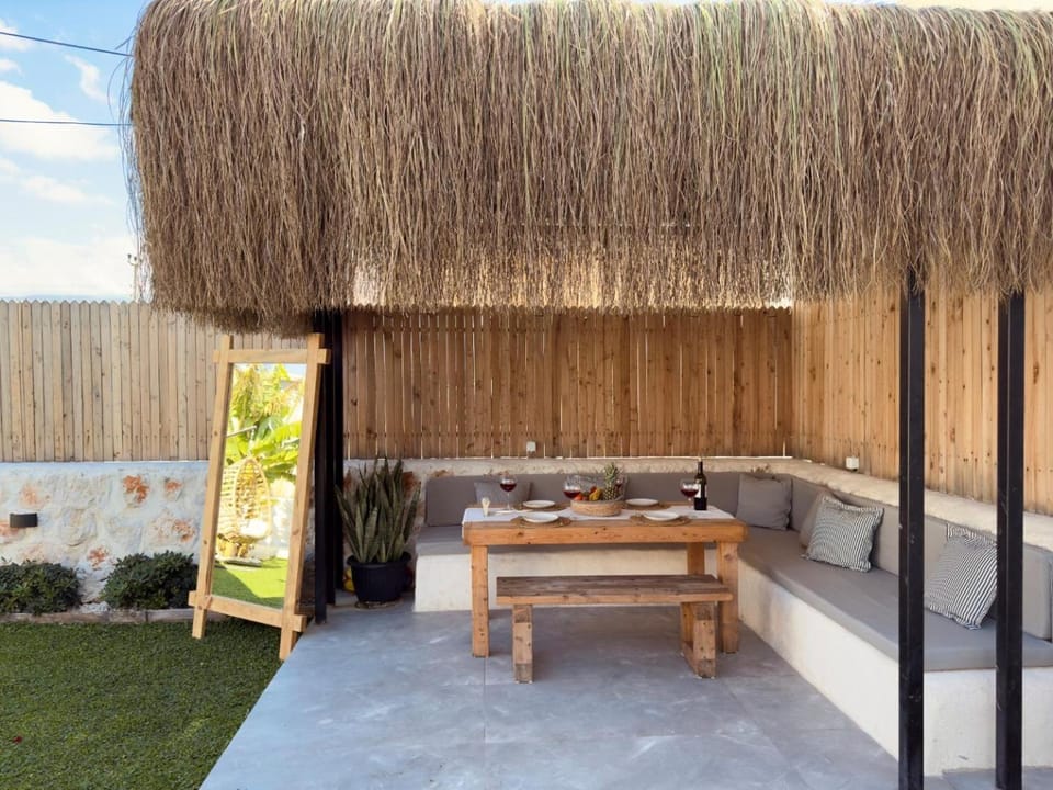 Patio, Dining area