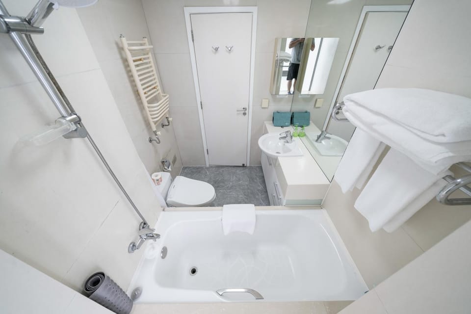 Family Friendly 2 Bedroom Apartment Xujiahui Center Apartment in Shanghai