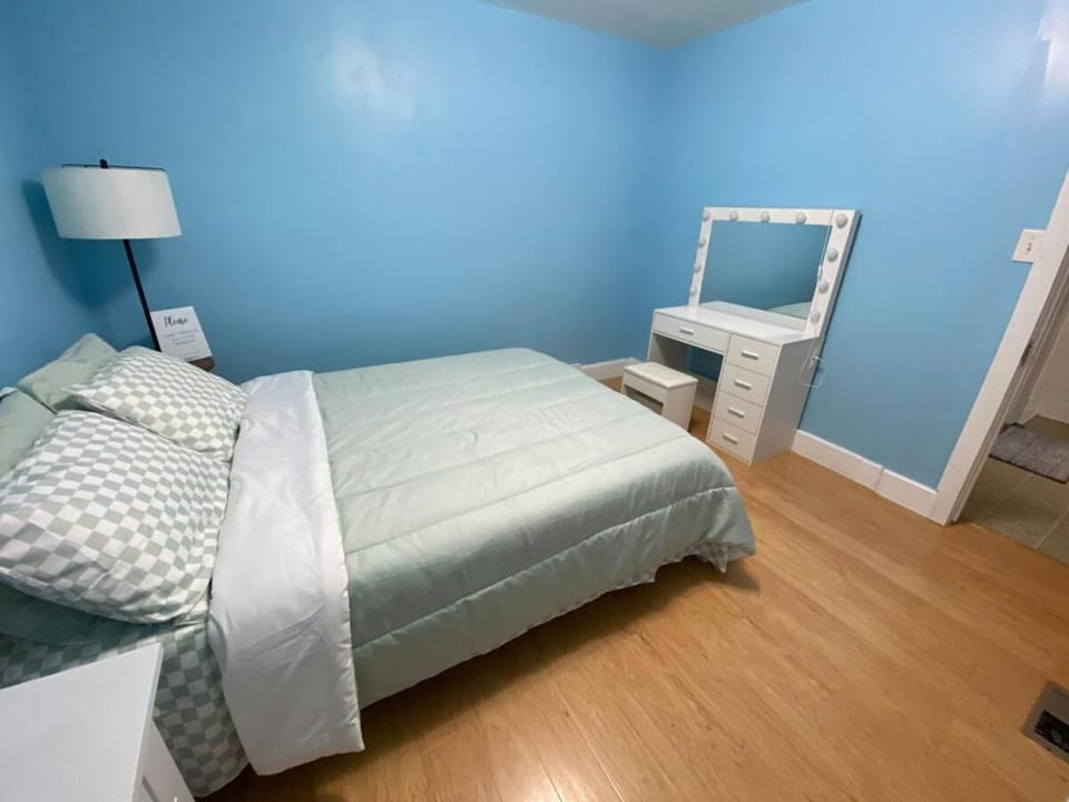 Latenight Breeze of Buffalo and Niagara Falls Apartment in Cheektowaga