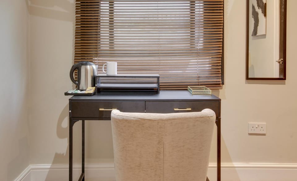Coffee/tea facilities, hair dresser