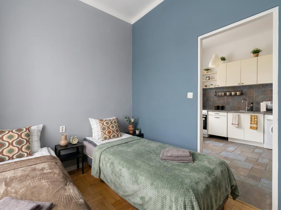 Bed, Kitchen or kitchenette, Living room, Photo of the whole room, Seating area, Bedroom, minibar, pet friendly, stove