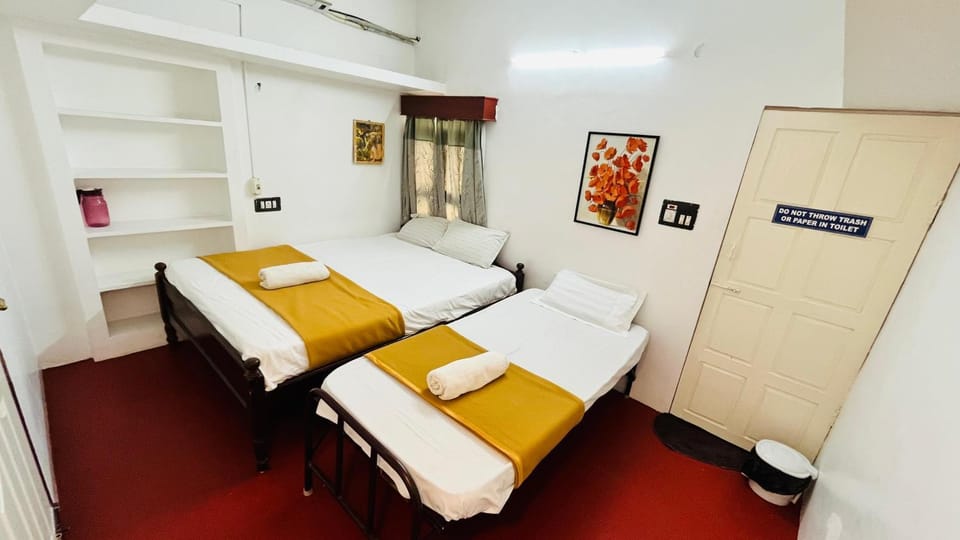 Bed, Living room, Bedroom, towels, wardrobe