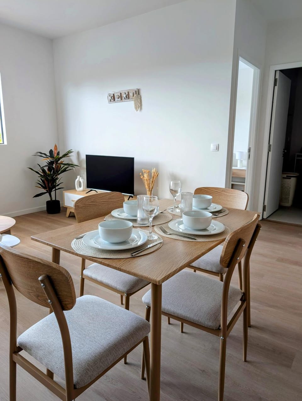 Living room, Dining area
