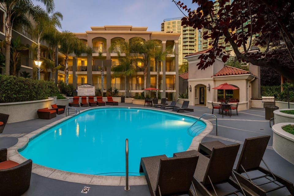 Property building, Day, Swimming pool