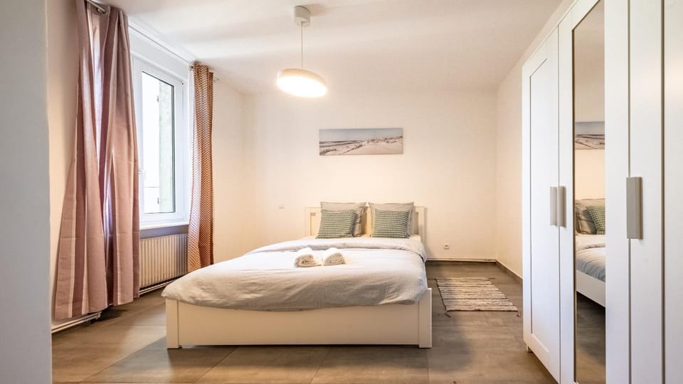 Bed, Photo of the whole room, wardrobe