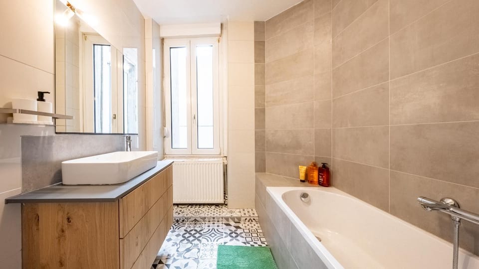 Bathroom, Bath