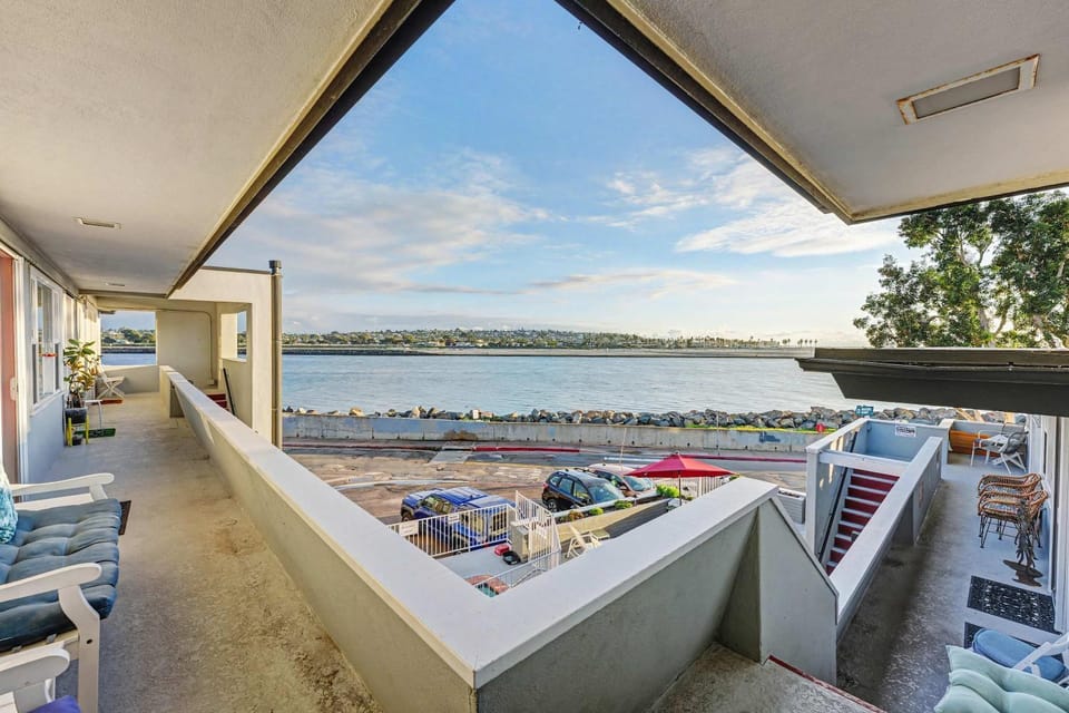 Mission Beach Gem - 1BR Near the Ocean House in Mission Beach