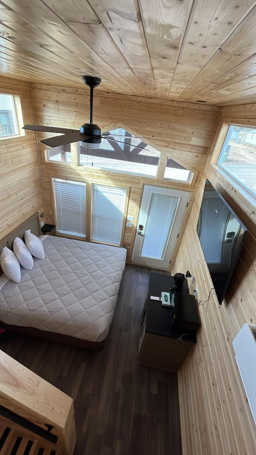 Communal lounge/ TV room, Bed, TV and multimedia, Living room, Photo of the whole room, Evening entertainment, Bedroom