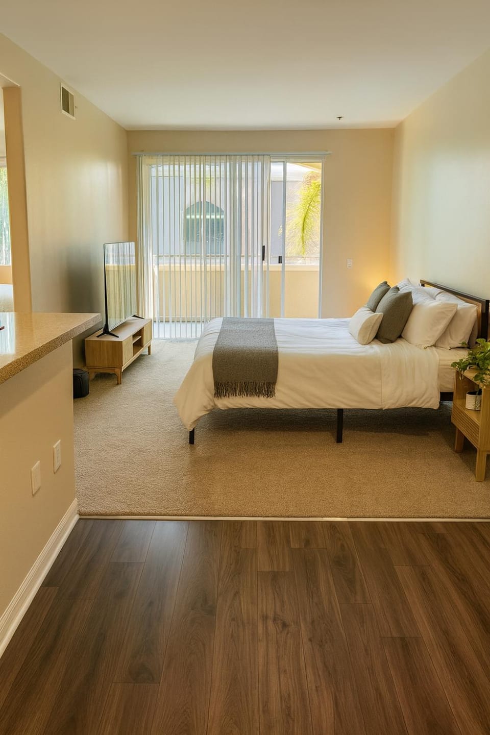 Bed, Living room, Photo of the whole room, Seating area, Bedroom