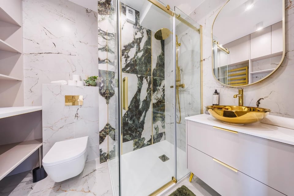 Shower, Toilet, Bathroom, towels