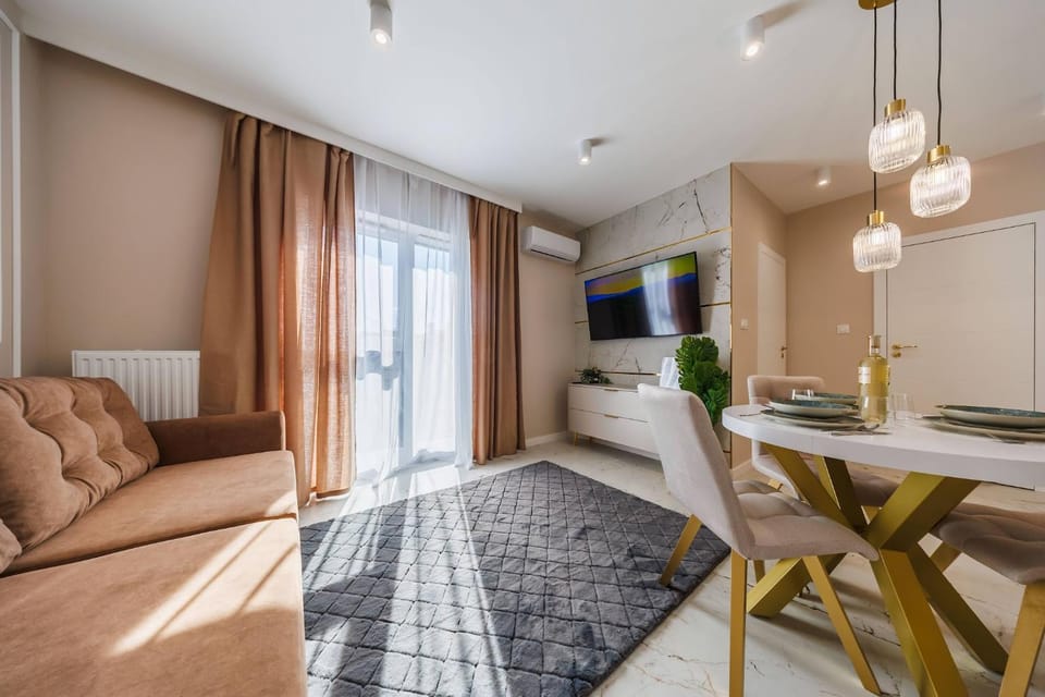 Bed, TV and multimedia, Kitchen or kitchenette, Living room, Photo of the whole room, Seating area, Dining area, Evening entertainment, Bedroom