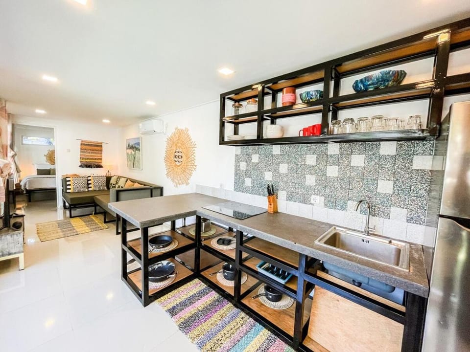 Kitchen or kitchenette, Living room