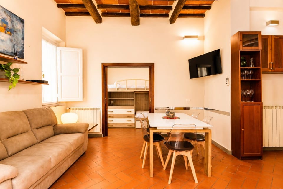 TV and multimedia, Living room, Seating area, Dining area