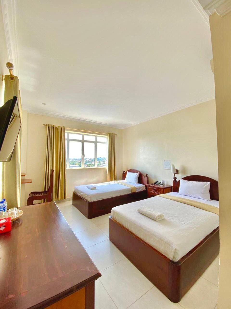 Bed, TV and multimedia, Bedroom