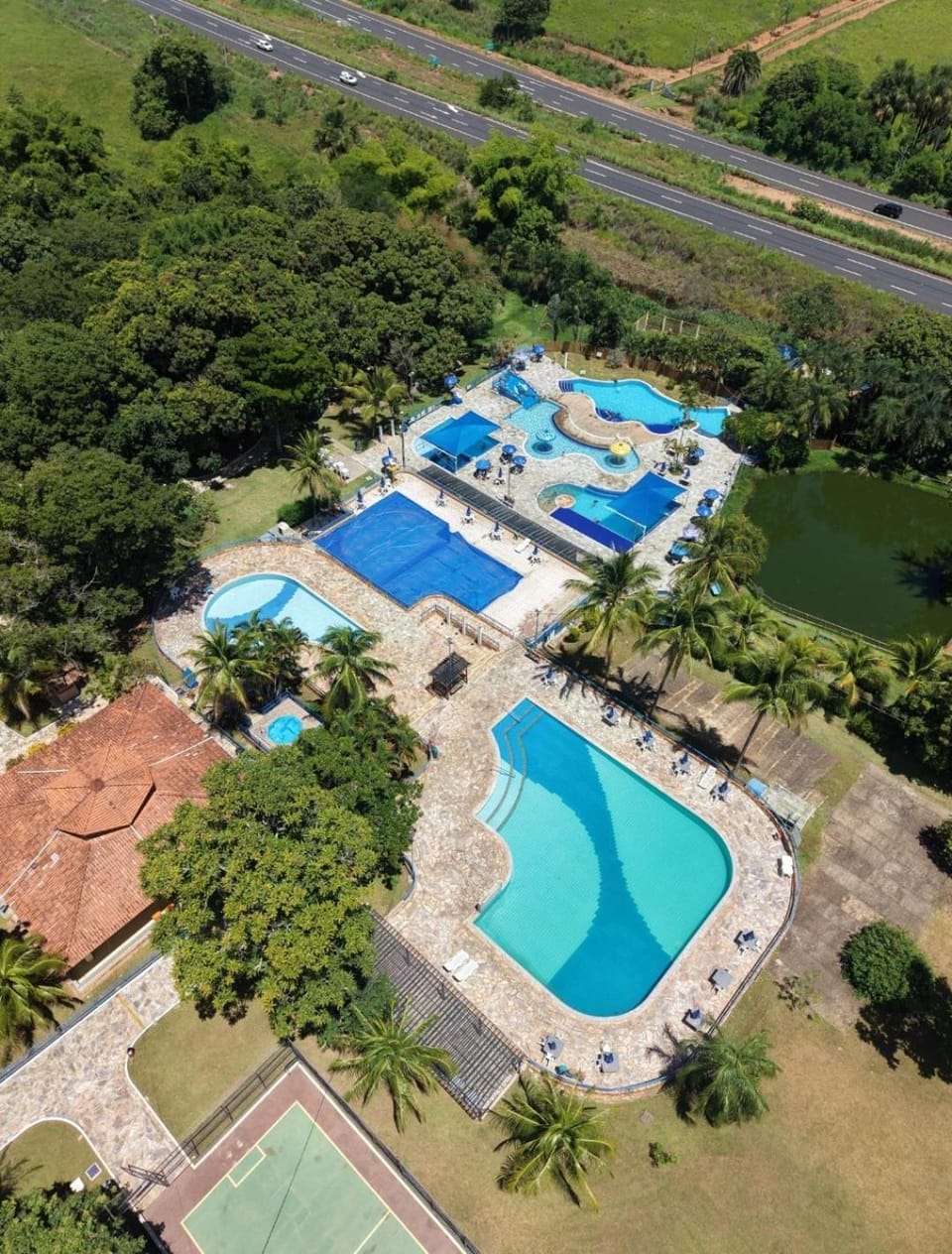 casa10 pessoas temporada caldas nova com 3 quartos Condomínio Village muito área verde,piscinas, sauna Campground/ 
RV Resort in State of Goiás