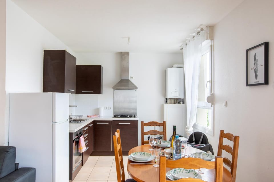 Kitchen or kitchenette, Dining area, oven, pet friendly, stove, toaster