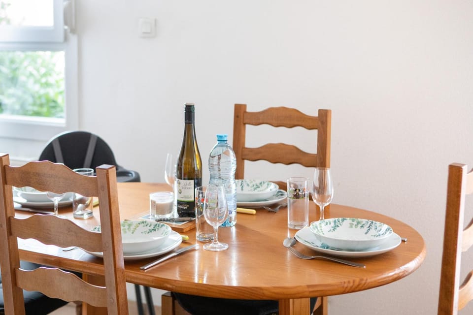 Dining area, Food, Drinks