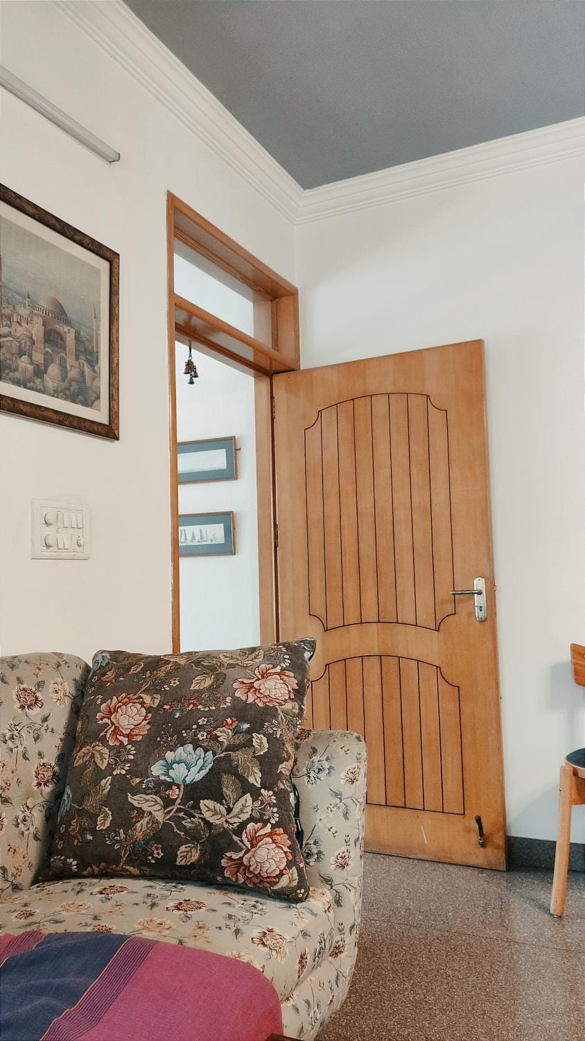 Black Orchid Premium apartment 3Bhk with breakfast and service Apartment in Bengaluru