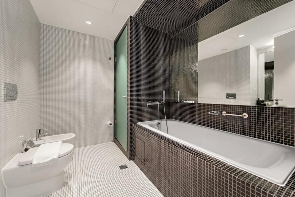 FIRST CLASS 2BR Spacious DIFC Living Apartment in Dubai