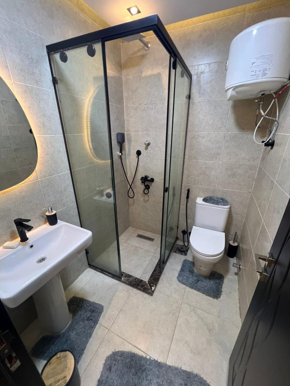 Shower, Toilet, Bathroom, bidet, towels