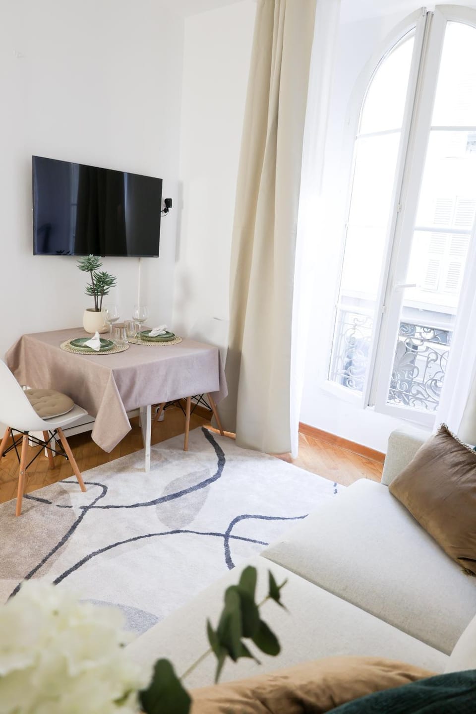 TV and multimedia, Living room, Dining area