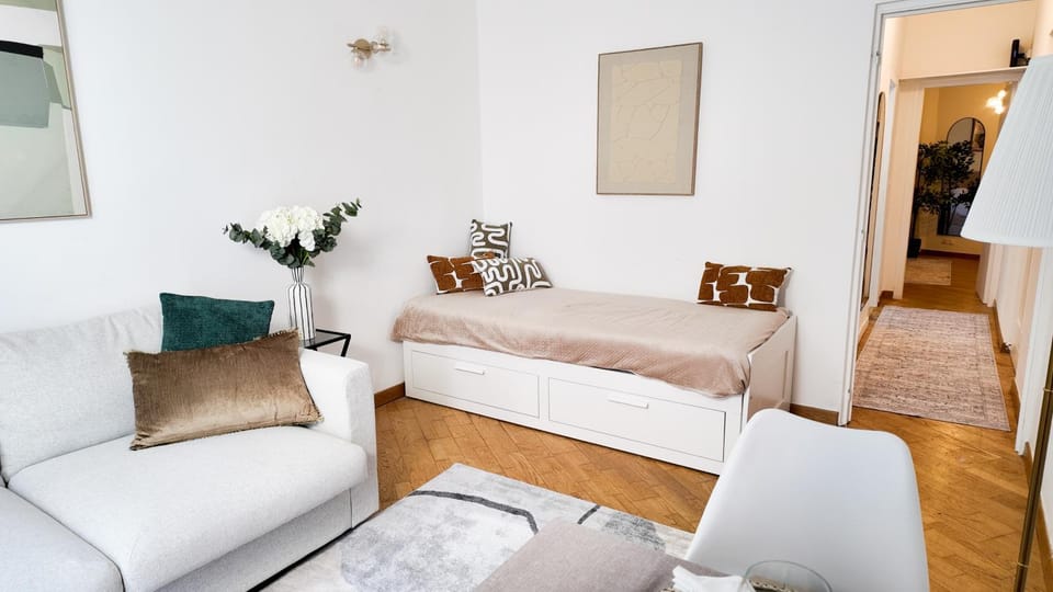 Living room, Photo of the whole room